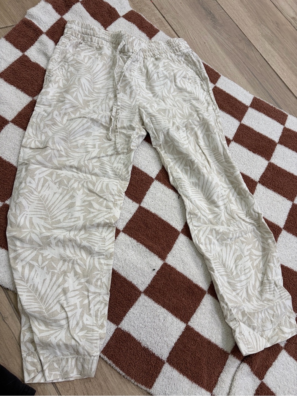 GAP Beige & White Leaf-Print Drawstring Joggers